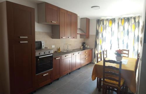 Cosy appartement RDC-terrasse et parking privé - Foto 34