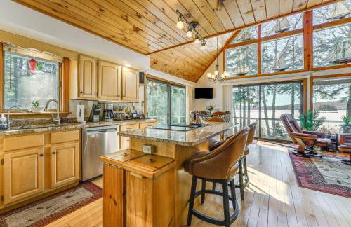 Gateway to Acadia! Green Lake Home with Hot Tub - Foto 9