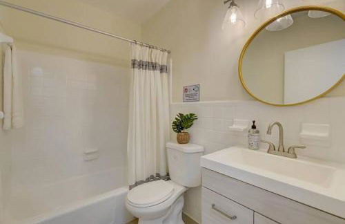 2BR Coastal Getaway! - Foto 7