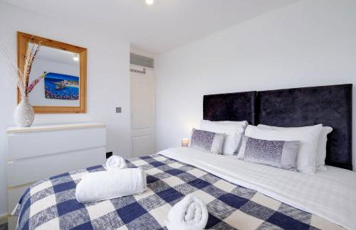 Elegant 5 Bed Home with Garden & Parking - Slough - Foto 6