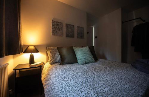 Stylish 4 Bed House, Free Parking, Close to M4 Newport - Foto 29