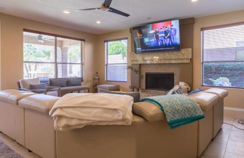 Desert Paradise Pool Spa Pickleball Putt Green - Foto 11