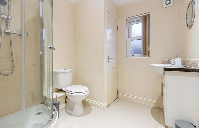 Host Stay Westbrook Court Apartment - Photo 16