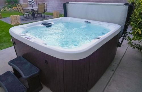 Vegas Hideaway with Jacuzzi & Pool by Strip - Foto 4