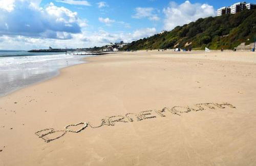 LOOKOUT by BOURNECOAST - A Stylish Flat with a Balcony, SEA GLIMPSES and Parking- Just a 10 Minute Walk to the Sandy Beaches - FM8405 - Photo 29