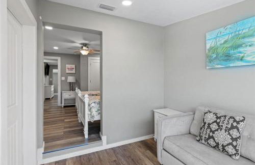 Sea Glass Dreams - Waterfront Pool Home, Mini Golf, Game Room, 110' Dock - Foto 12