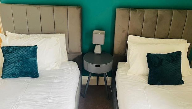 Selston House, Beautiful Cottage Home for 5 Guests, Cul-de-sac on Private Road - Photo 4, Room