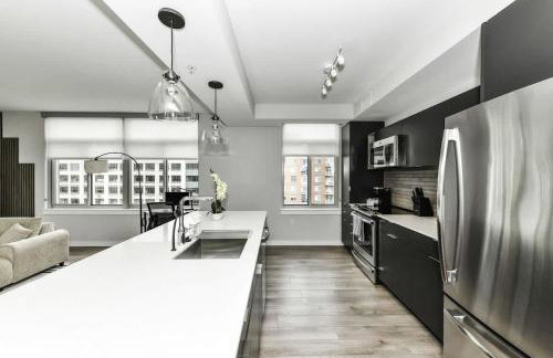 2BR Urban Retreat Gym Parkng and Scenic Rooftop - Foto 15