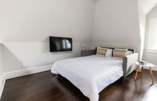 Jennifer's Unique Loft Near Brown 2 Parking Spots - Foto 25