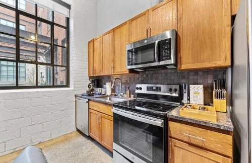 Brooklyn Style Loft l DT l Parking l Cafe - Photo 10