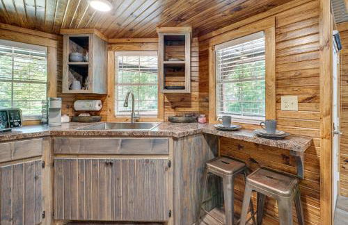 Couples Cabin in Broken Bow about 5 Mi to Downtown! - Foto 9