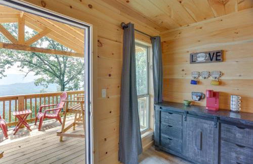 Mtn-View Gem Flat Rock Retreat with Deck and Grill! - Foto 13