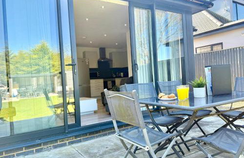 Evergreen Lodge - Two Bed Lux Flat - Parking, Garden, Patio, WIFI, Netflix - Close to Blenheim Palace & Oxford - F3 - Photo 5