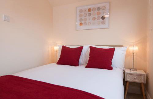 The Wellington - Stylish 3-Bedroom House, Sleeps 8, Ideal for Professionals - Photo 8