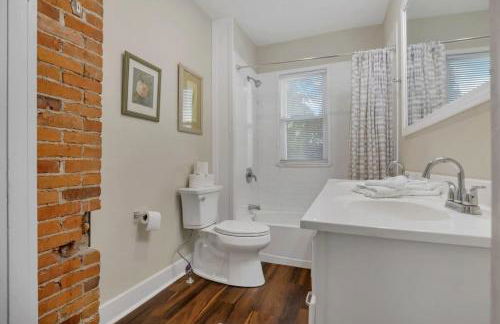 Housepitality - Harrison Mansion - Great Location - Photo 23