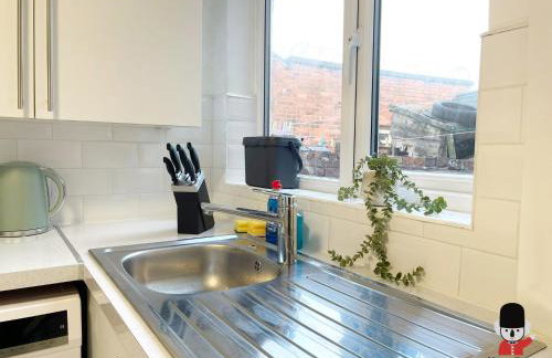 KozyGuru / Wigan / 2BR 4Beds / Newly Refurbished Stylish Holiday House / Close to Big Retail Park / UWNE034 - Foto 12