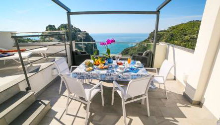 Admiring Amalfi - Photo 1