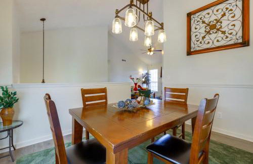 2 Mi to Town Bright Home with Deck in McDonough! - Foto 2