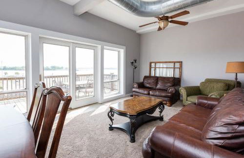 Riverview Loft! Downtown Alton - Foto 7