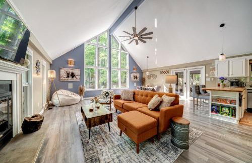 Modern Cabin w/Hot Tub & Fire Pit! - Foto 1