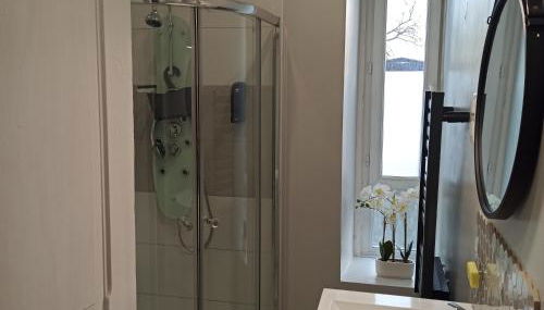 Gîte Le Français VERDUN 4 pers,climatisé,grand garage,jardin 3 étoiles - Foto 2