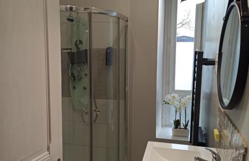 Gîte Le Français VERDUN 4 pers,climatisé,grand garage,jardin 3 étoiles - Foto 2