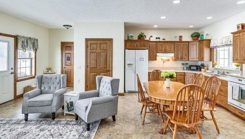 Near Shipshewana and Amish Country Patio and Grill! - Foto 2