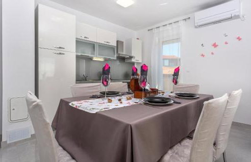 Stunning Apartment In Mladenici - Photo 12