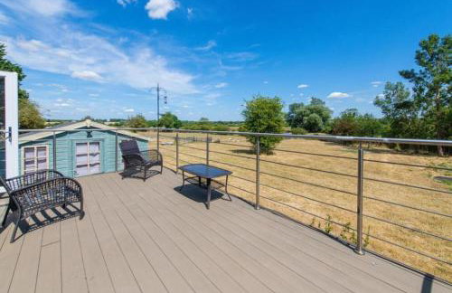 Countryside 2 Bed Bungalow with Stunning Views Free WiFi and Parking Ideal for Business and Leisure - Photo 25