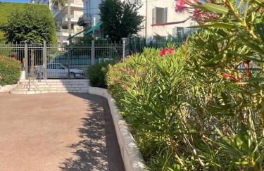 Face à la mer et à 2 pas des plages Juan les Pins 'Tout à pied' - Photo 29