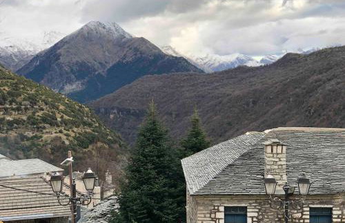 The Mountain House -mountain getaway - Photo 50