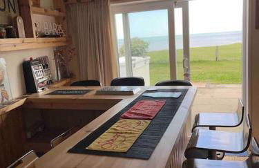 Stunning sea view beach front bungalow Bacton - Photo 28