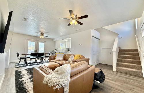 Updated townhouse just minutes from Zion with hot tub - Foto 10