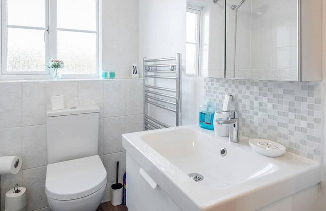 2 Bed Apartment Sleeps 5 - Wifi, Free Parking - Photo 17