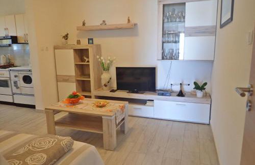 Apartment Jela at the seafront - Photo 9