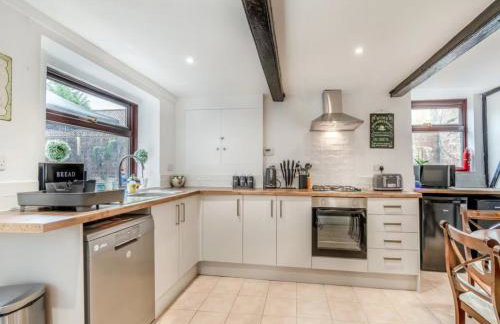 Riverside Georgian House with Hot Tub, Sauna & Parking - Foto 9