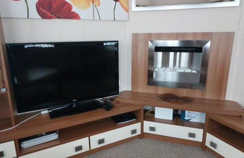 Cosy Caravan With Side Decking At Felixstowe Beach Holiday Park Ref 55012Sw - Foto 8