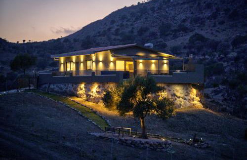 Secluded Luxury Villa w Jacuzzi & Stunning Views - Photo 28