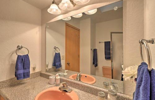 Scenic Riverview Getaway with Screened Porch! - Foto 18