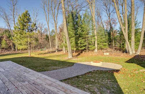 Golf, Hike and Boat Home with Fire Pit in Friendship - Foto 2