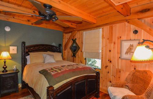 Luxury Riverfront Lodge - Sleeps 12, VIEWS, Fireplaces, Dogs OK - Photo 41