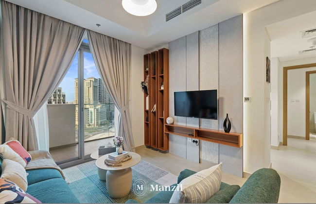 1BR Apt Near Downtown Dubai Pool Skyline Views - Photo 1
