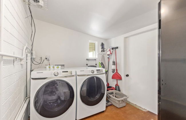 Northview Mid-century Escape Pool Firepit Bocce - Foto 31