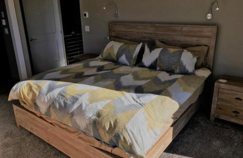 Barnwood Chateau with 2 Master Suites Hot Tub - Foto 33