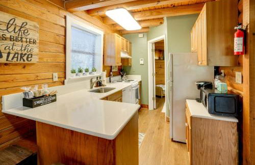 Lake Okeechobee Dockside Cabin with Pool Access - Foto 8