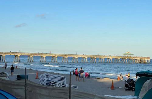 Amazing Home w Heated Pool 8 mins to the Beach - Foto 49