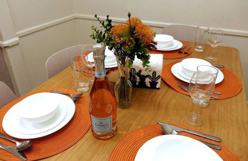 King Suite, 5 Queen beds Spacious Modern Home - Foto 20