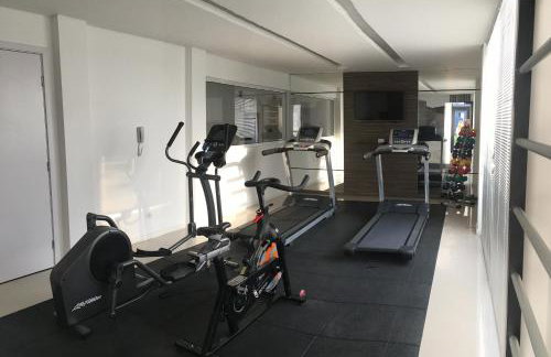 609-Apartamento Encantador, com 1 vaga de GARAGEM, Todo Mobiliado e Decorado, Edificio com Academia, Lavanderia, Excelente localização no Rebouças, Proximo ao Batel e Centro - Foto 12