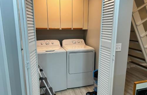 NEW King with Loft Beach Near Gulf - Foto 10