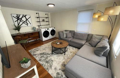 Large, Comfortable & Conveniently located Home - Foto 33